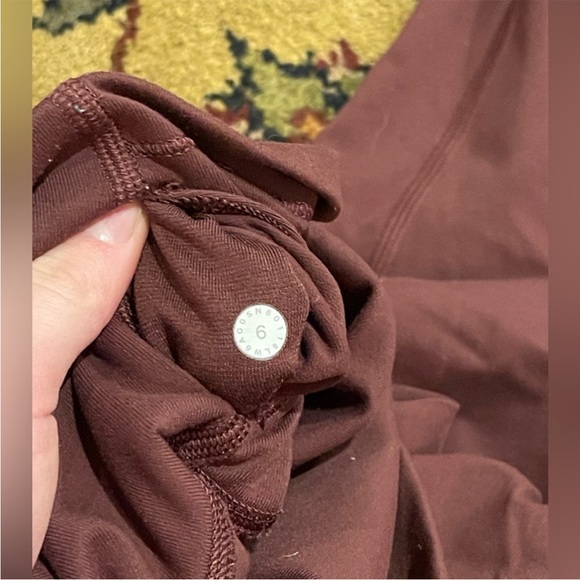 Lululemon burgundy cropped leggings size 6 - Picture 6 of 9